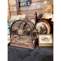 Zeldzaam rond vogelkooitje