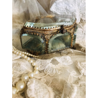 VERKOCHT - Antiek Frans bruidskistje met zeldzame vorm