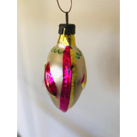 Oude handbeschilderde kerstbal. 