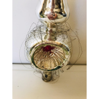 Glazen piek met deukbal gewikkeld in leonisch draad