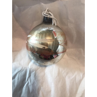 Mooie antieke glazen kerstbal van het gekende Belgische merk Ajeko. 