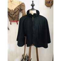 VERKOCHT - Antieke rouwperrine. 