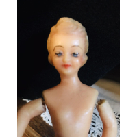 Oud wassen kindje met mooi gezichtje 