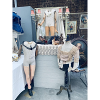 VERKOCHT - Mooie paspop met benen en armen van Girard. 