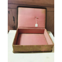 VERKOCHT - Mooi oud stoffen doosje 