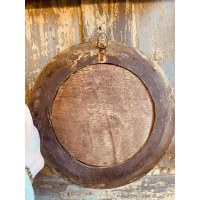 Mooi rond oud kadertje met een albast werkje met putti’s. 