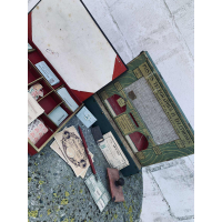 Postbode, kaartjesverkoper, postmeester of postmeesteres spelen was een tijdverdrijf dat kinderen in de 20e eeuw vermaakte. 