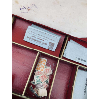 Postbode, kaartjesverkoper, postmeester of postmeesteres spelen was een tijdverdrijf dat kinderen in de 20e eeuw vermaakte. 