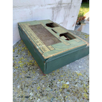 Postbode, kaartjesverkoper, postmeester of postmeesteres spelen was een tijdverdrijf dat kinderen in de 20e eeuw vermaakte. 