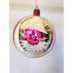 Oude handgeschilderde kerstbal met kerstman op 