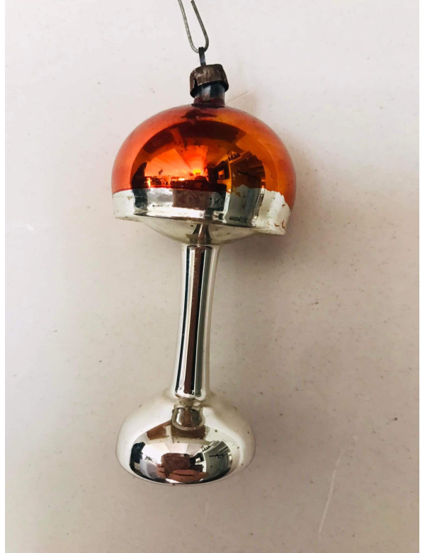 Antieke glazen kerstbal in de vorm van een schemerlamp 