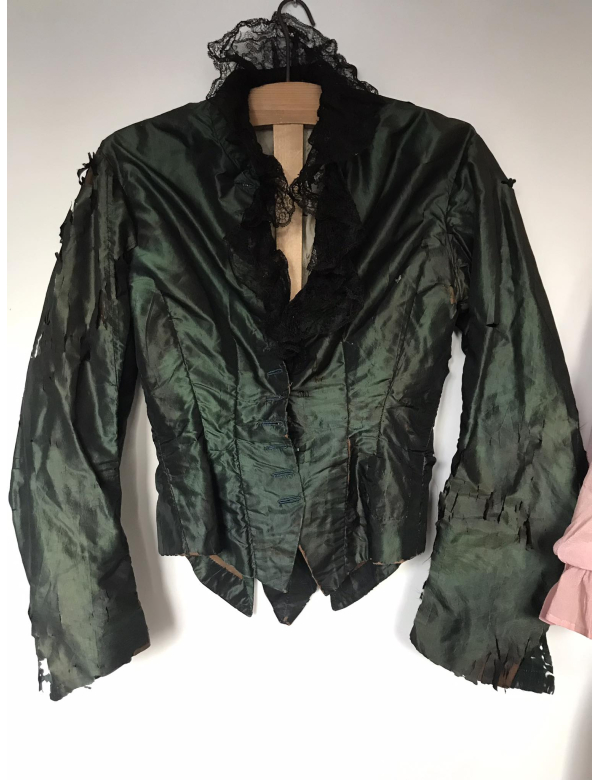 Victoriaanse bodice in heel sleetse staat 