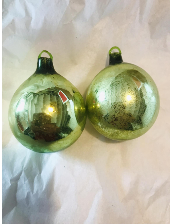 Mooie antieke glazen kerstbal van het gekende Belgische merk Ajeko. Mooie antieke glazen kerstbal van het gekende Belgische merk Ajeko.