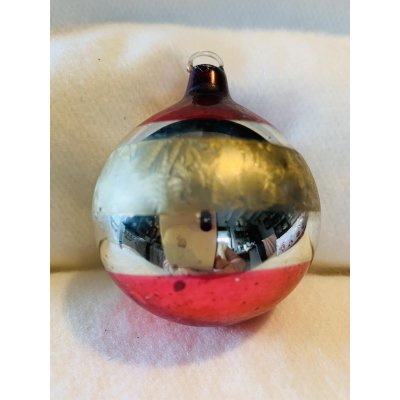 Mooie antieke glazen kerstbal frosteffect van het gekende Belgische merk Ajeko. 