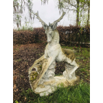 VERKOCHT - Prachtig en levensgroot betonnen beeld van een hert.