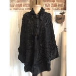 Mooie lange antieke victoriaanse rouw cape  van eind jaren 1800. 