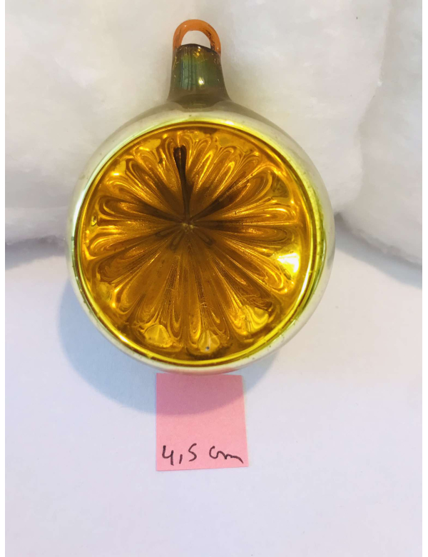 Mooie antieke glazen kerstbal van het gekende Belgische merk Ajeko. 