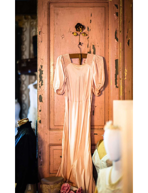 Mooie Edwardiaanse tea gown. Mooie Edwardiaanse tea gown.