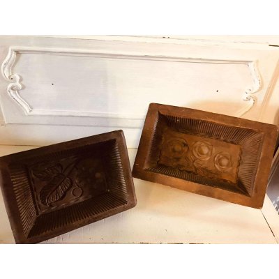 2 prachtige antieke houten botervormen met reliëfdecoratie