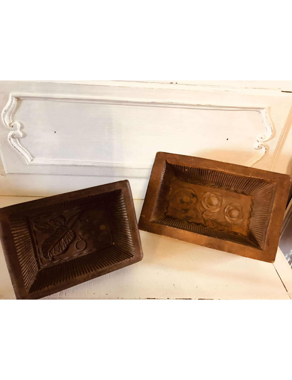 2 prachtige antieke houten botervormen met reliëfdecoratie